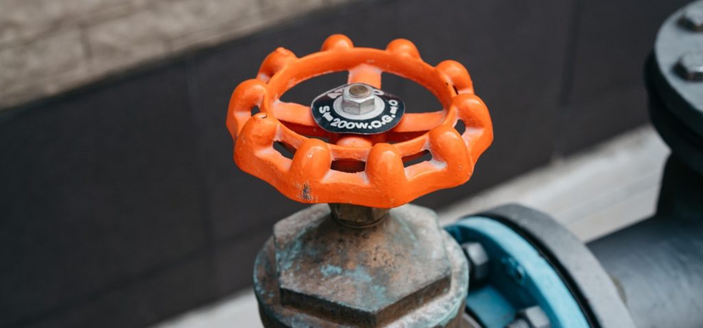 Okrągły zawór na rurze